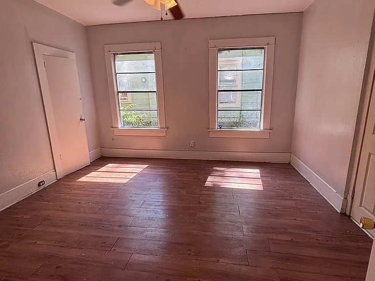 2560 Emery St — Photo 5