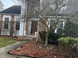 7329 Water Oaks Dr, West Bloomfield, MI 48324