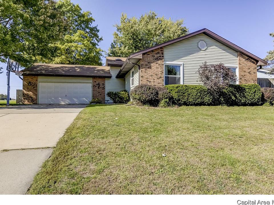 1st image of 821 Stonehill Dr