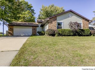 821 Stonehill Dr, Sherman, IL 62684