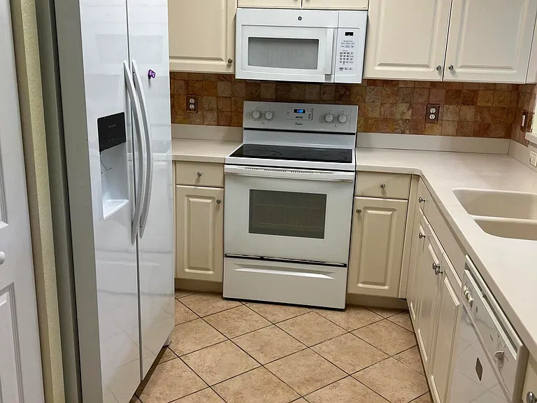 4113 Napoli Lake Dr — Photo 2