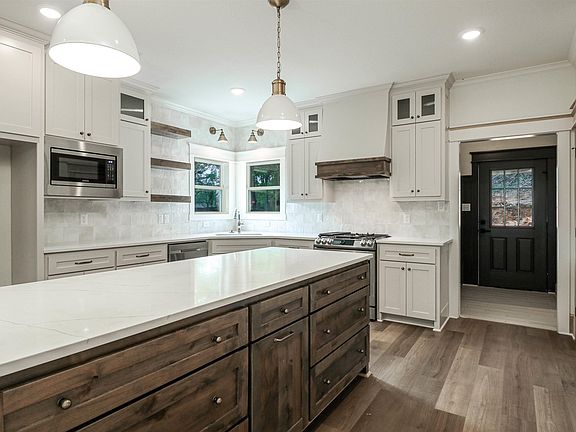 4th image of 413 Dallas St