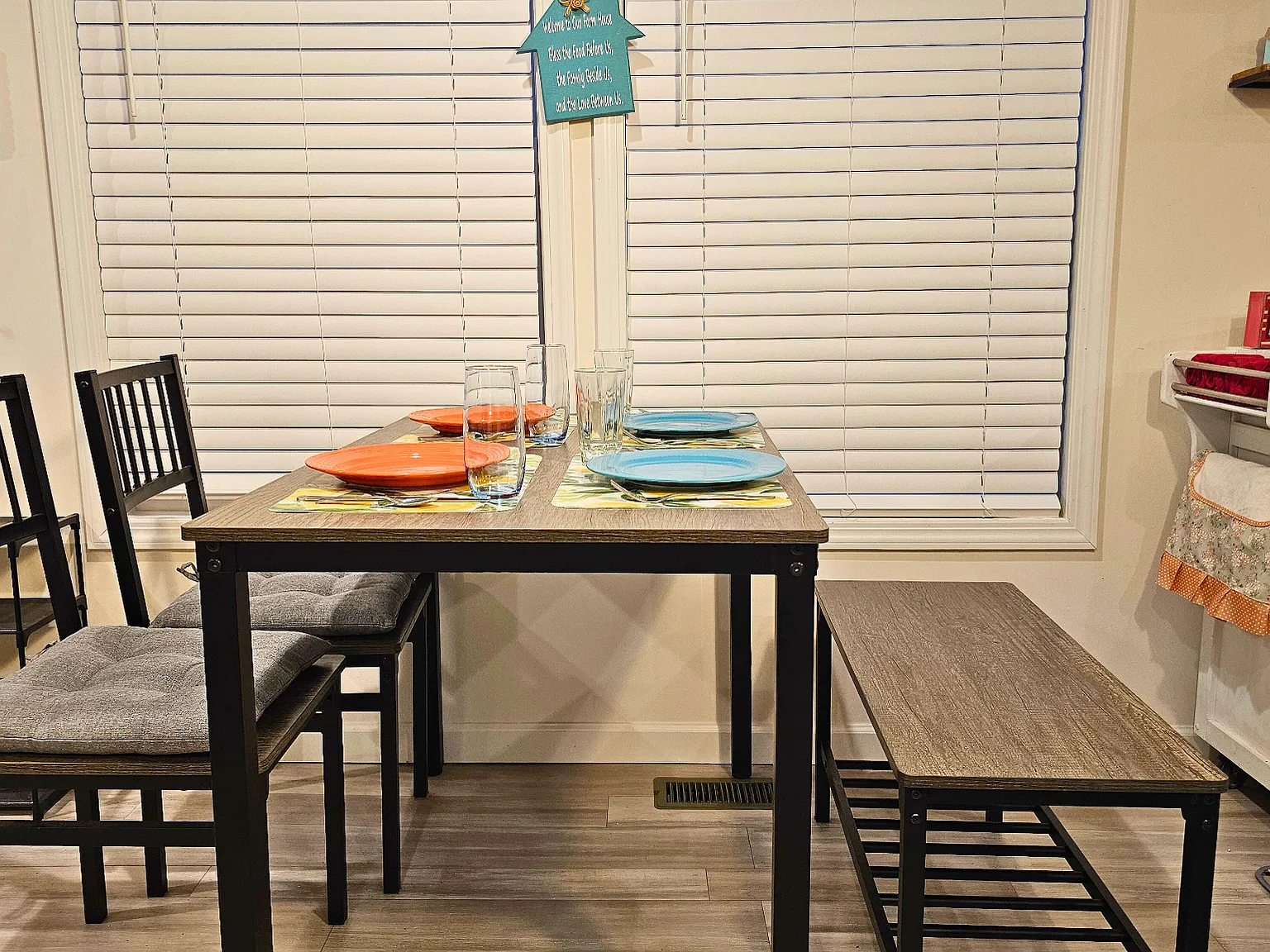 Furnished 3BR Retreat Quiet Country Living Mid-Term & Short-Term Stays — Photo 3