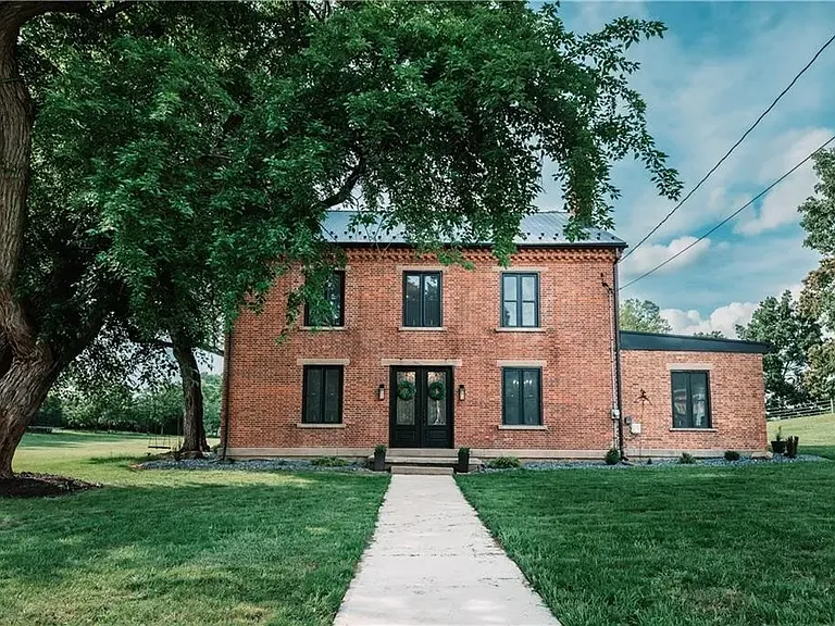 2318 Fleming Rd — Photo 3