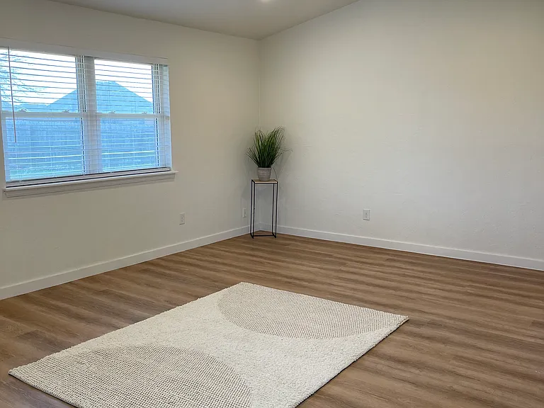 504 Pinewood Dr — Photo 10