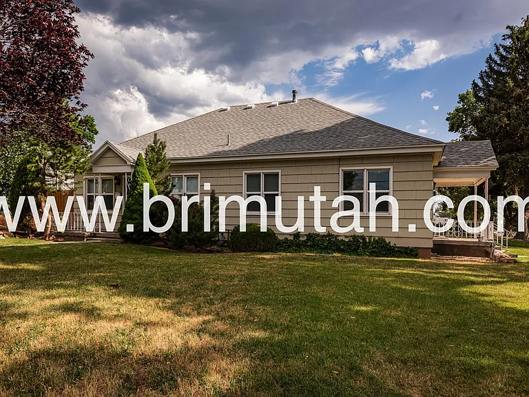 2364 E Redondo Ave — Photo 15