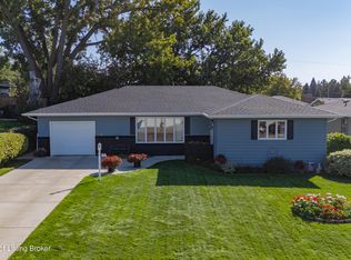 831 6th St W, Dickinson, ND 58601