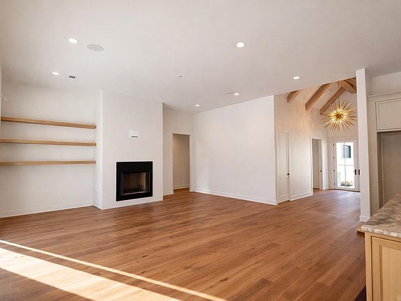 4th image of 115 Bear Den Ct