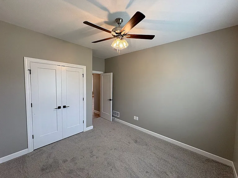 4916 Plumthicket Dr — Photo 19