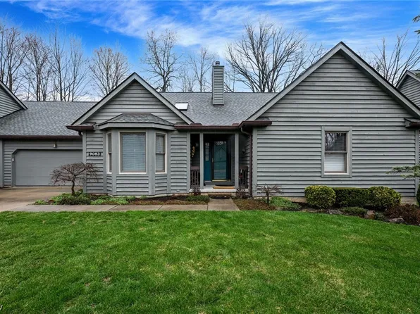 9083 Woodcrest Dr, Brecksville, OH 44141