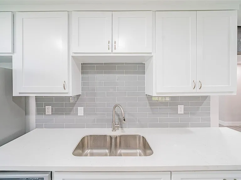 5718 Cherry St — Photo 17