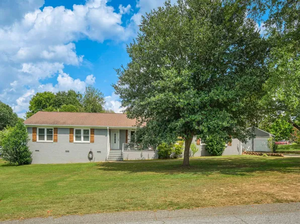 202 N Pine Lake Dr, Spartanburg, SC 29301