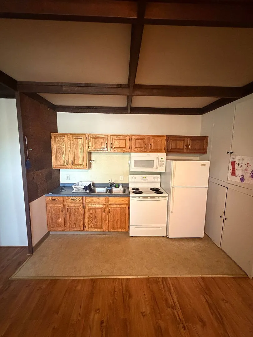 1 Bedroom 1 Bath — Photo 3