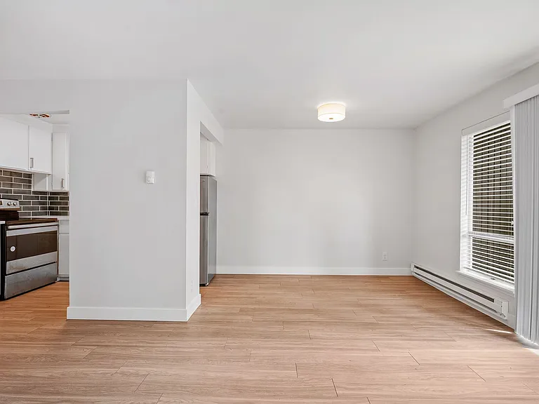 Van Lloyd Apartments — Photo 13