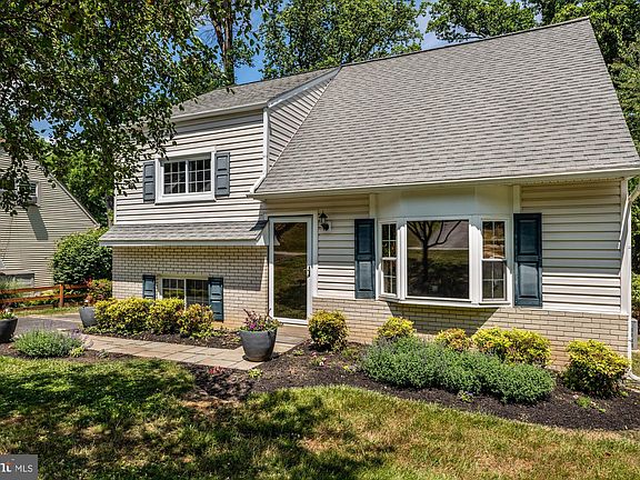2nd image of 44 Jacqueline Dr