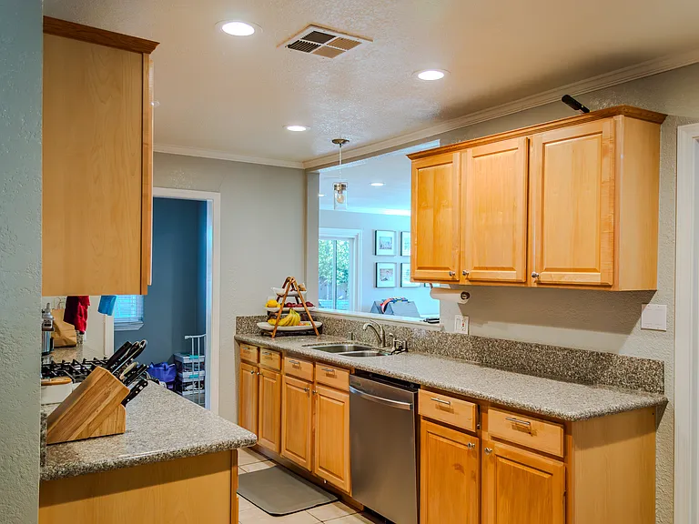 781 Duke Cir — Photo 3