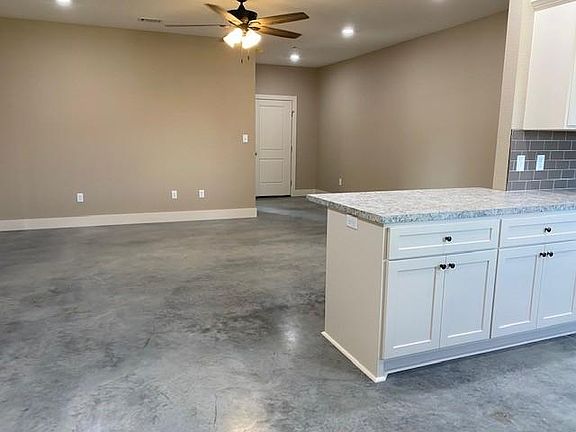 4th image of 4 Hidden Oak Dr