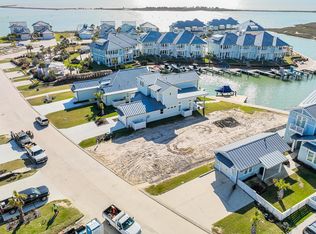 133 Foxtail Ln, Rockport, TX 78382