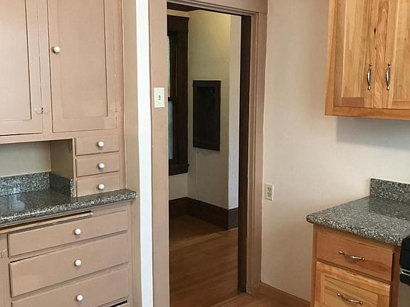 5th image of 832 Dolores St APT 1