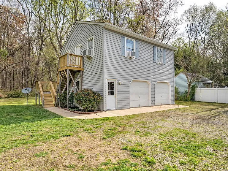 19 Limox Ln #B — Photo 9