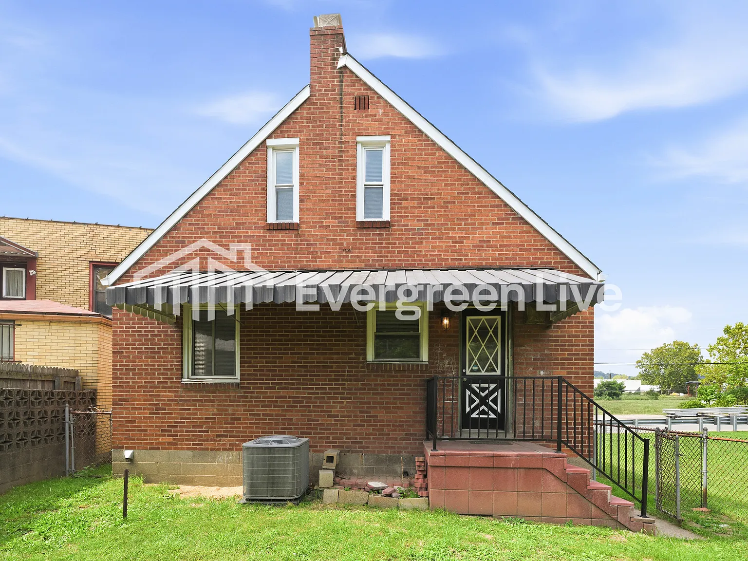 4 bed, 1.0 bath, 1092 sqft, $1,395 — Photo 2