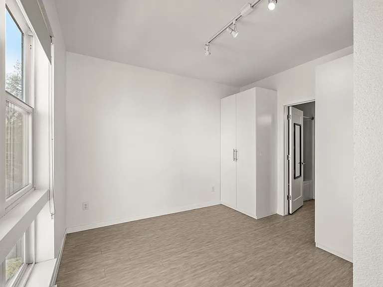 3535 Grand Ave S — Photo 13