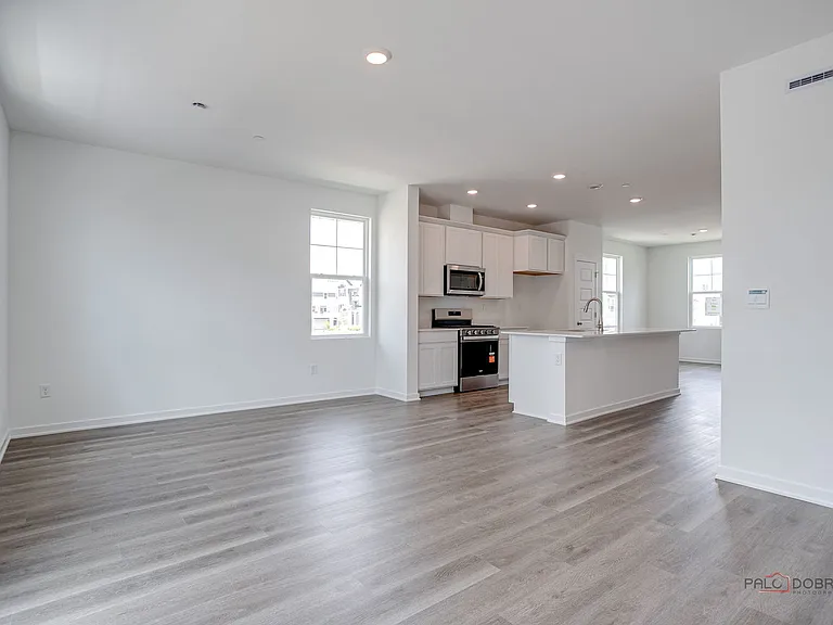 541 Yosemite Way — Photo 10