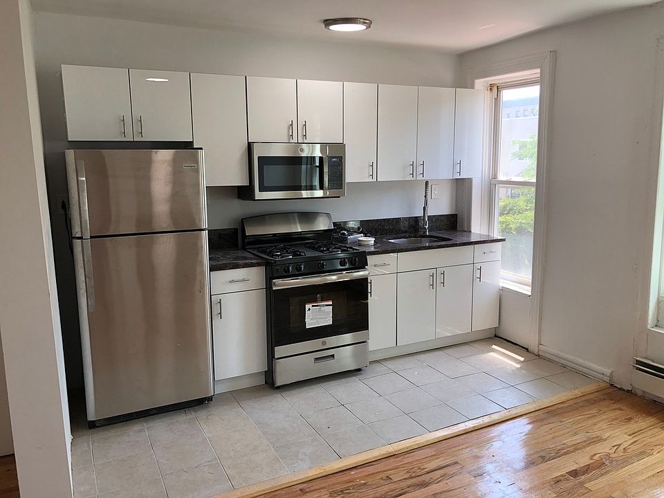 1st image of 302 Marion St #3