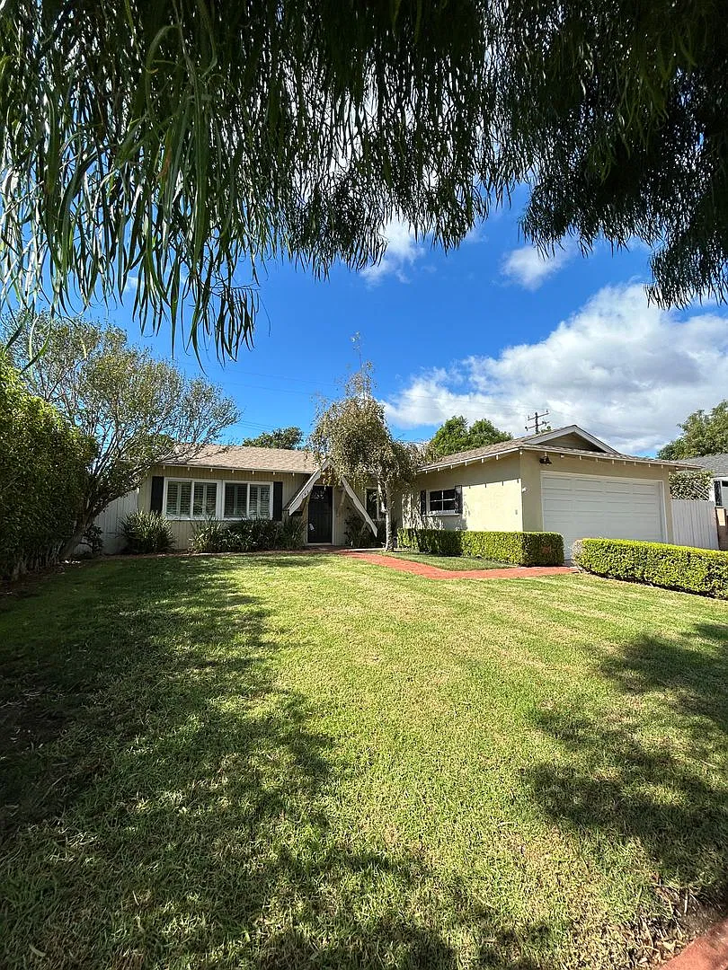 For Lease - East Ventura- Charming 3+2 Home For Rent! — Photo 2
