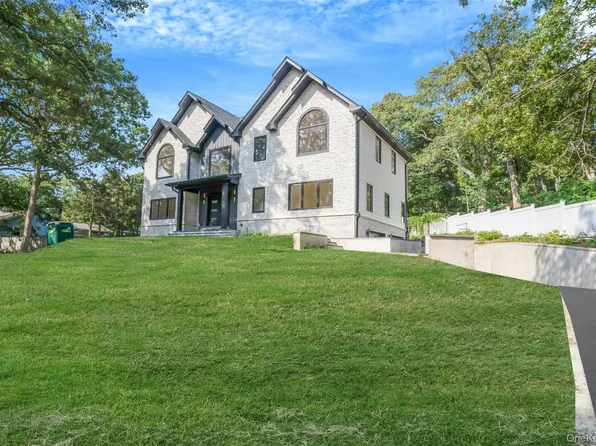 628 Meadow Road, Smithtown, NY 11754