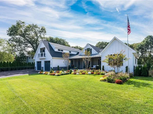 33 Stuart St, Westerly, RI 02891