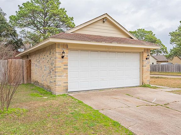 3rd image of 10402 Bushy Creek Dr