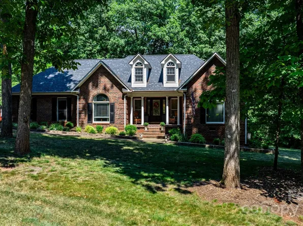 1442 Falcon Dr, Newton, NC 28658