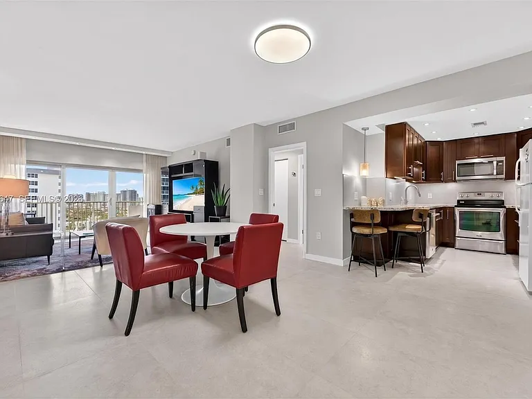 1980 S Ocean Dr #19L — Photo 3