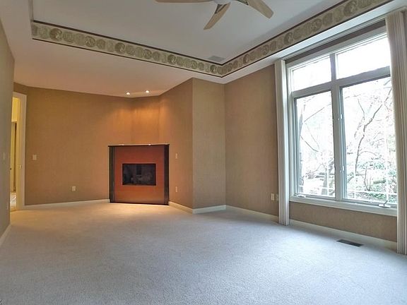 5th image of 65 Easton Ln