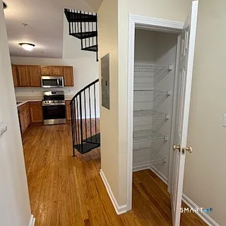 2 bed, 1.0 bath, 840 sqft, $2,350 — Photo 3