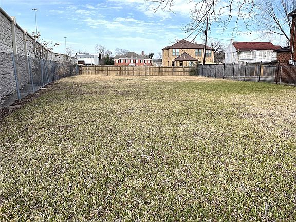 2nd image of 2209 Wichita St