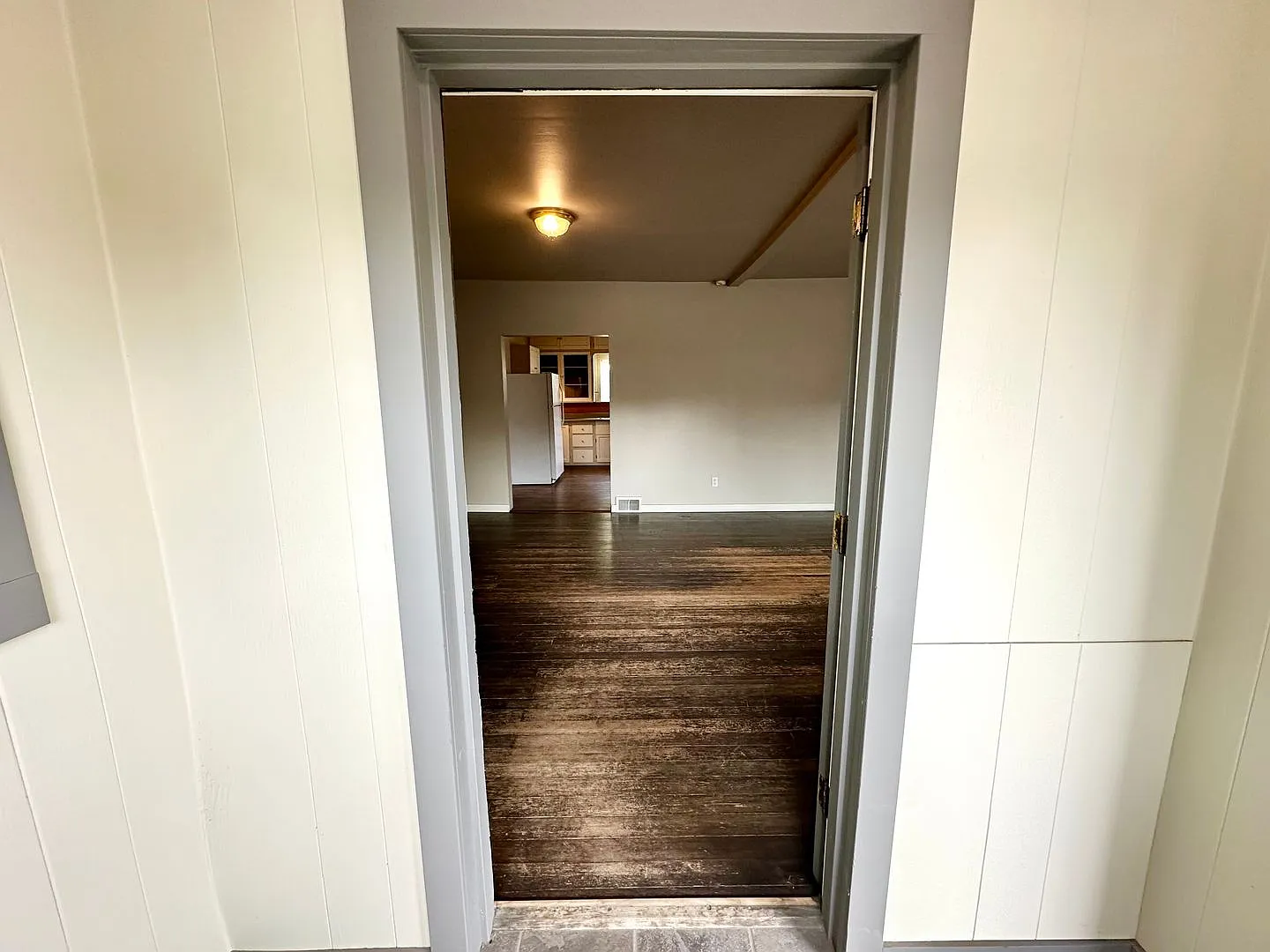 Charming 2 Bed 1 Bath Home Located in Historic Downtown Roslyn — Photo 4