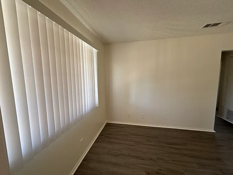 509 E Avenue Q1 #4 — Photo 4