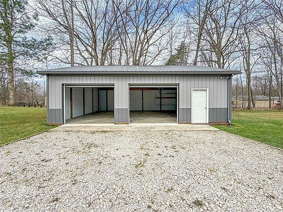 3rd image of 9221 Warren Dr