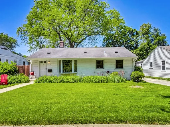 214 Lagoon Dr, Northfield, IL 60093