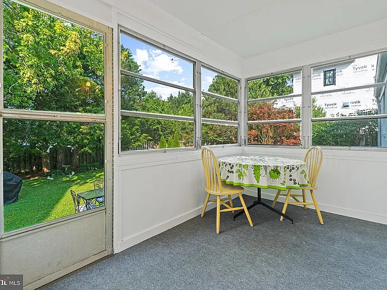 9407 Singleton Dr — Photo 22