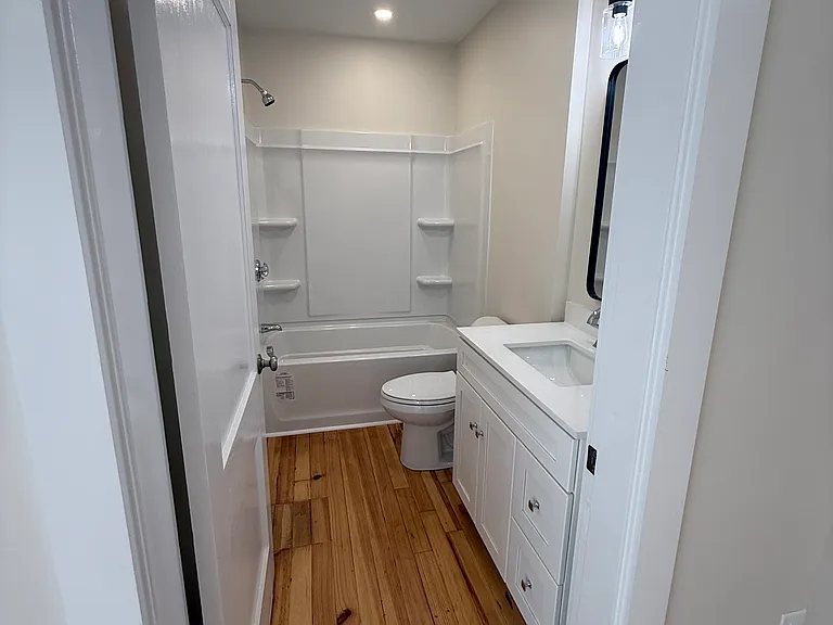 33-35 Leach St #1 — Photo 19
