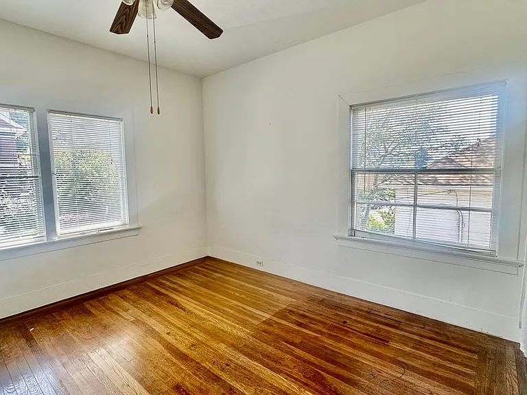 1512 Arch St — Photo 3