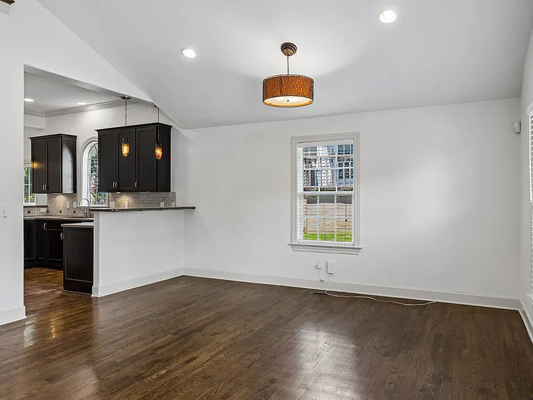 1011 Bate Ave — Photo 6