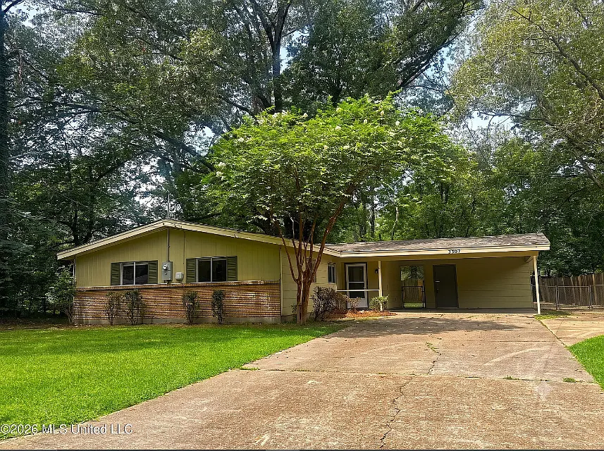 3 bed, 1120 sqft, $1,100 — Photo 1