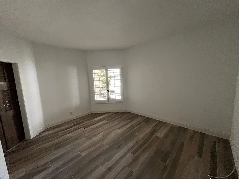289 Vista Royale Cir W — Photo 25