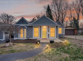 29100 Tawas St, Madison Heights, MI