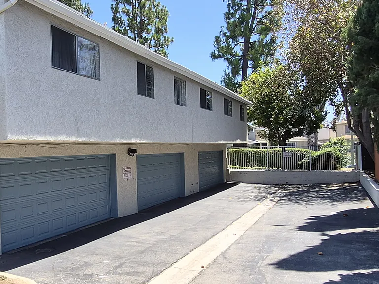 2673 Milton Ave #12 — Photo 31