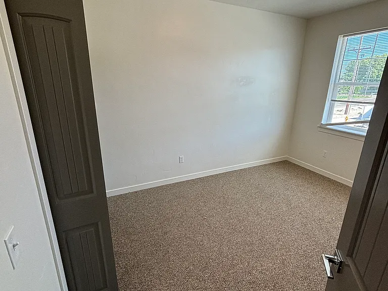 1165 S Powerline Rd #4 — Photo 20